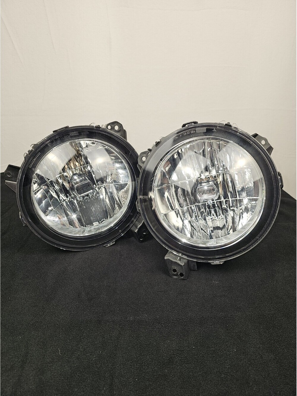 2018-2025 Jeep Wrangler JL Gladiator JT Halogen Headlights OEM Left & Right